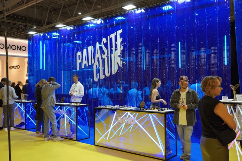 Rideau PVC bleu et personnalisé créé pour un stand