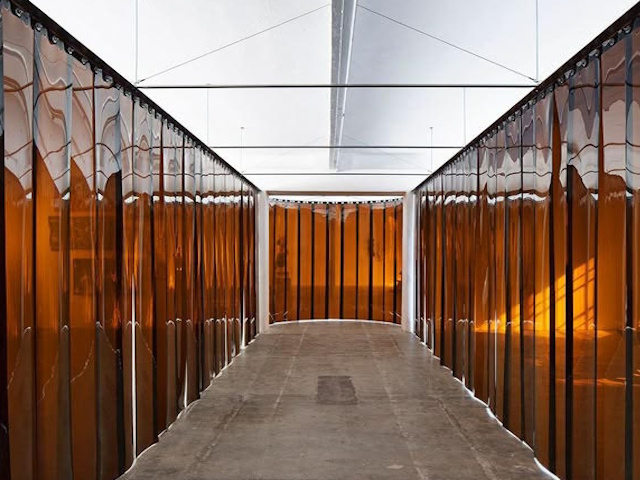 Rideau à lanières PVC bronze transparent anti-UV pour ERP