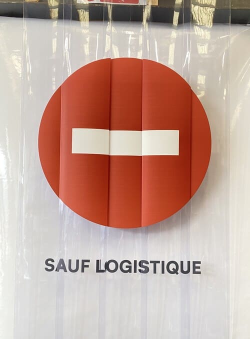 Rideau à lanières PVC imprimé pour un entrepôt nécessitant de la signalisation