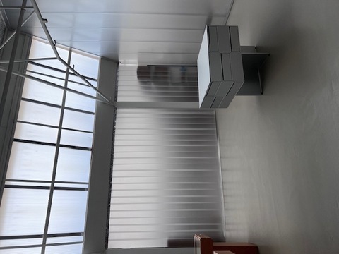 Rideau à lanières PVC Translucide utilisé pour cloisonner des bureaux